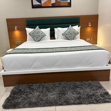 Hotel The Crown Inn Jhunjhunu 外观 照片