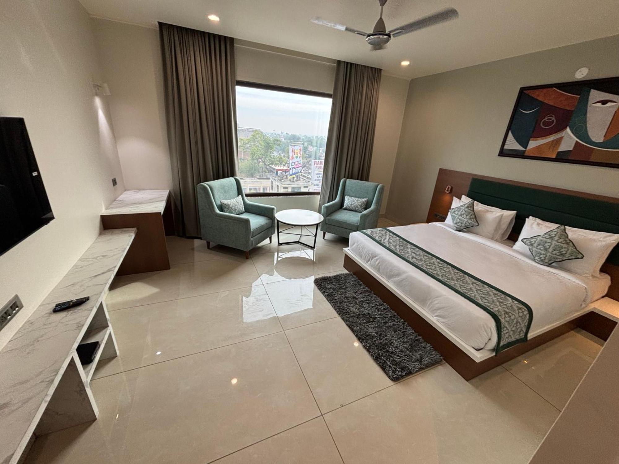 Hotel The Crown Inn Jhunjhunu 外观 照片