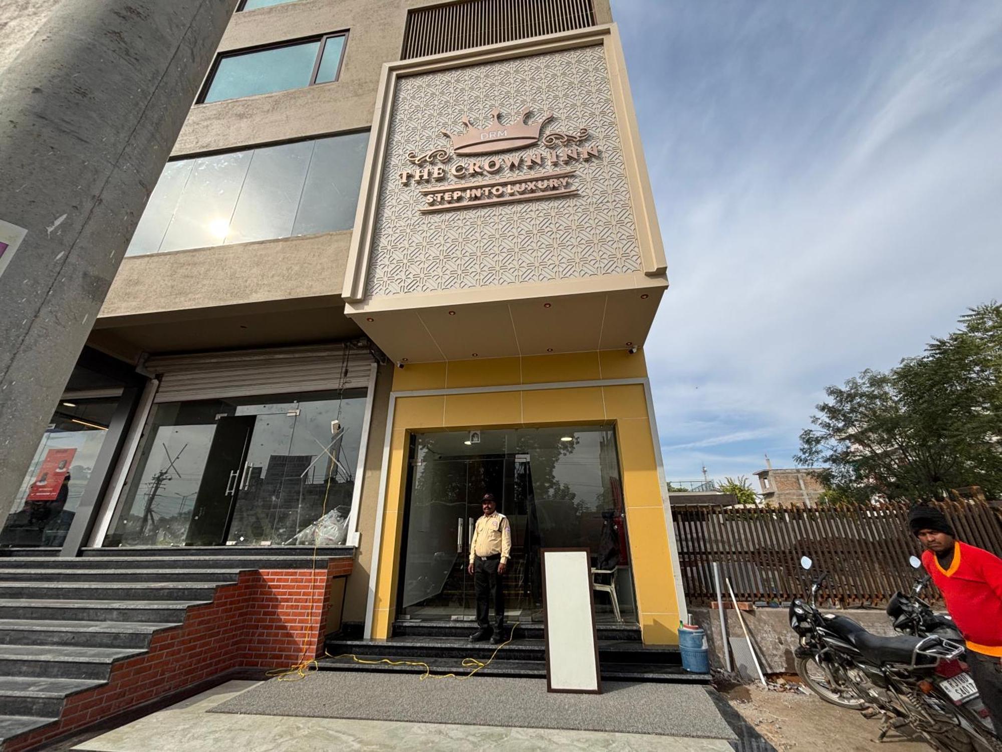 Hotel The Crown Inn Jhunjhunu 外观 照片