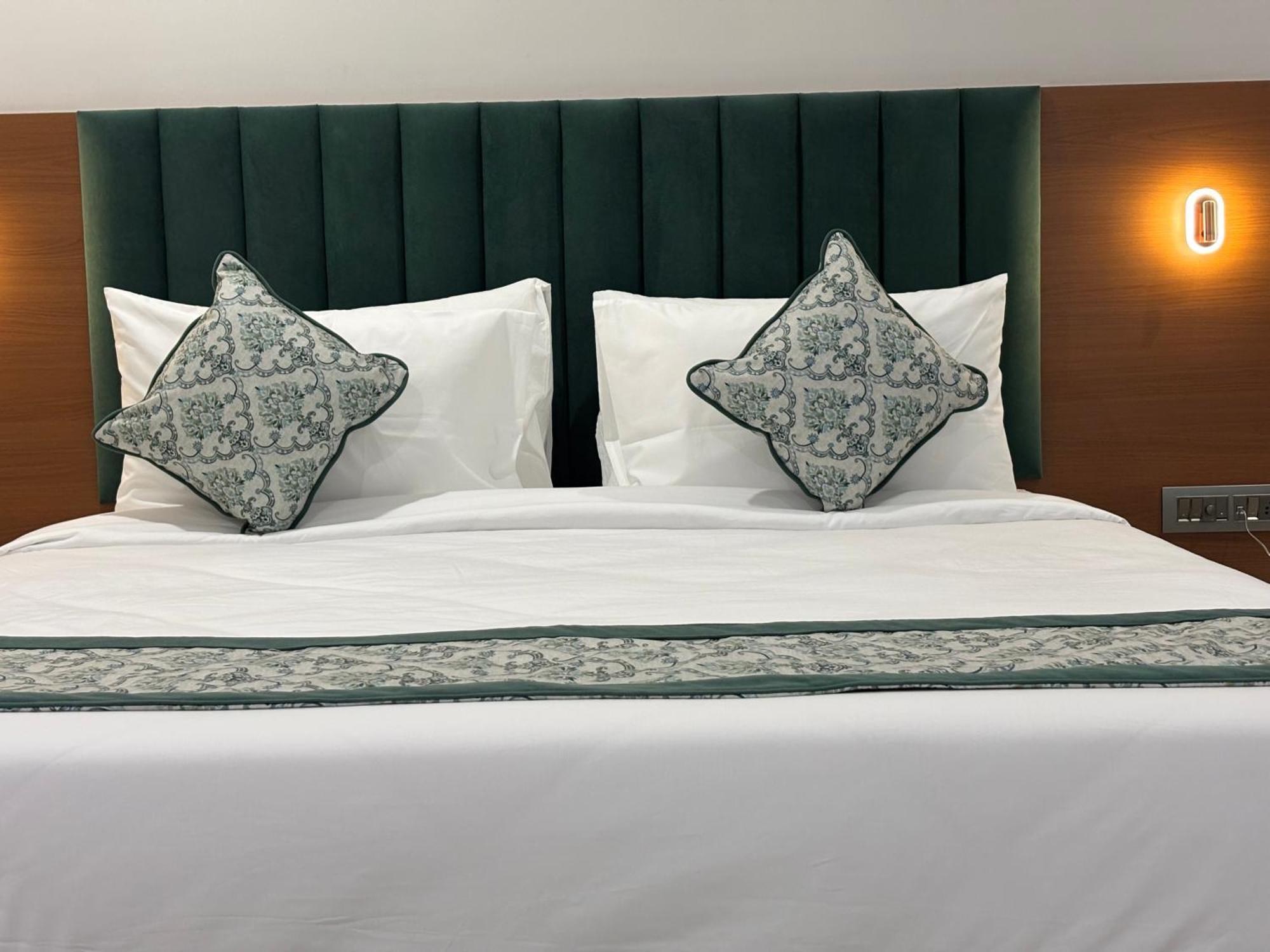 Hotel The Crown Inn Jhunjhunu 外观 照片