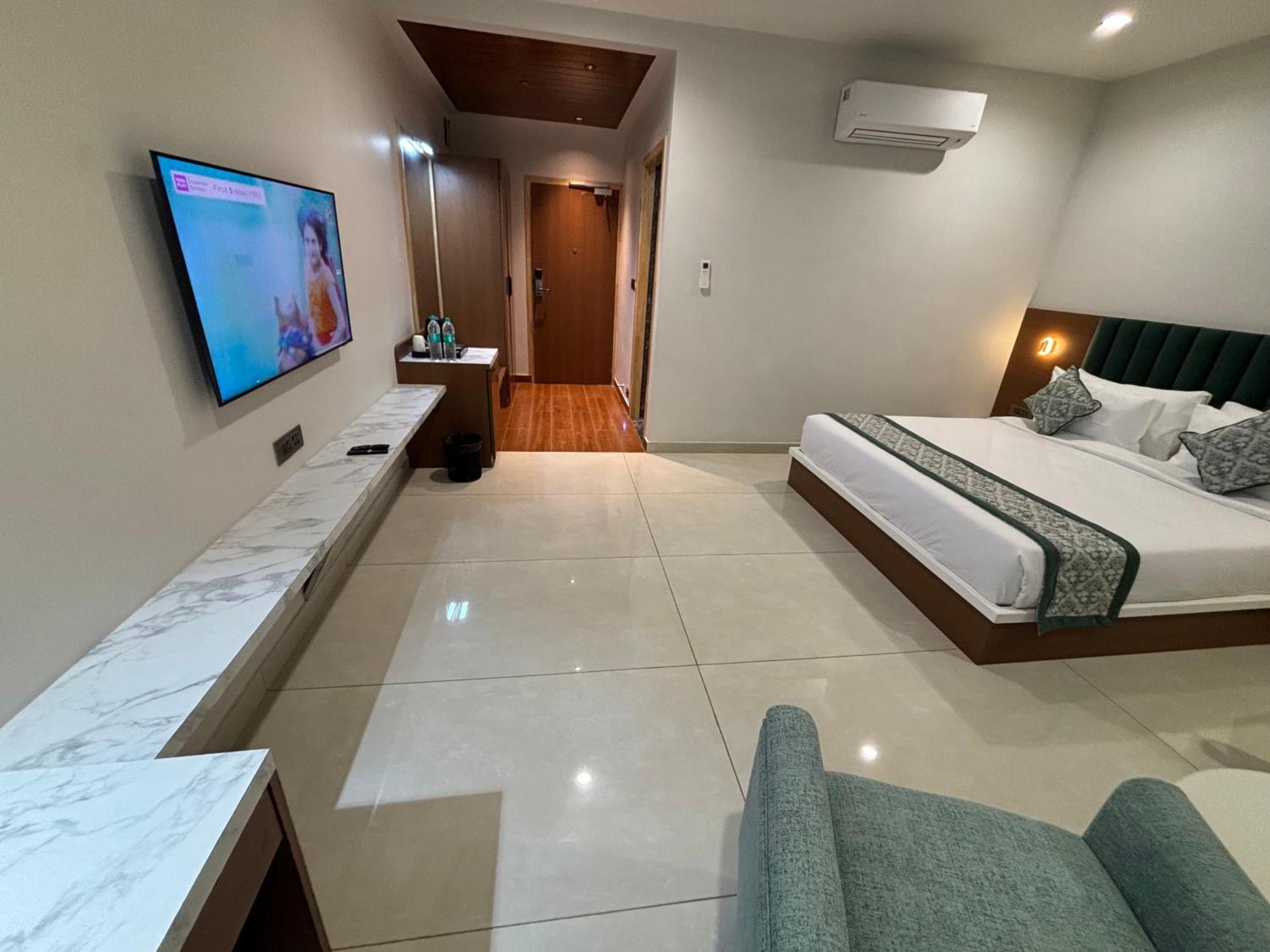 Hotel The Crown Inn Jhunjhunu 外观 照片