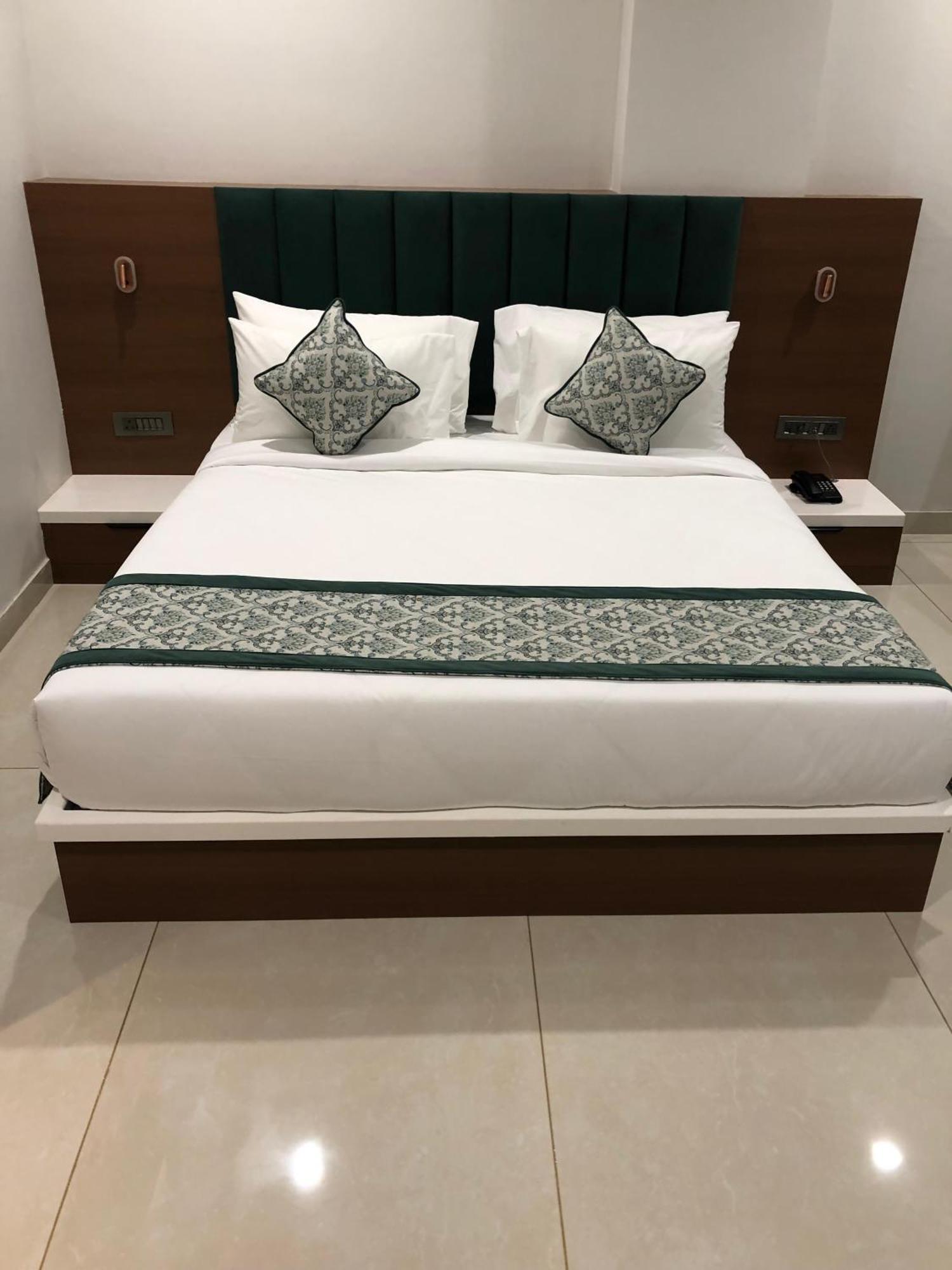 Hotel The Crown Inn Jhunjhunu 外观 照片